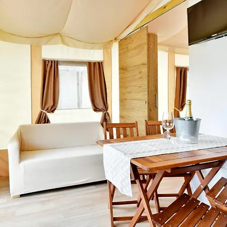 Polidor Glamping 4* Mugeba